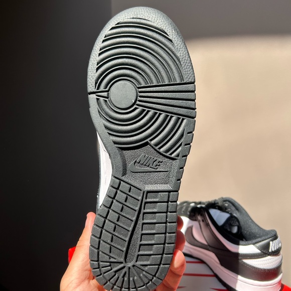 Nike Dunk Low Panda - Picture 3 of 3